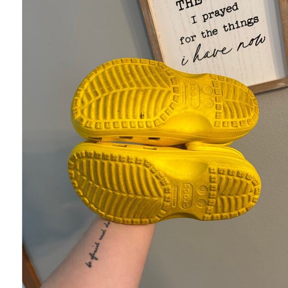 Crocs Classic Yellow Clogs Size 4 Mens or 6 womens - Picture 4 of 7